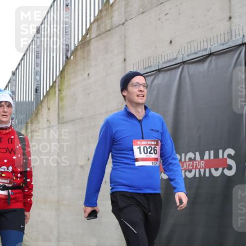 08.12.2024 - St. Pauli X-Mass-Run No. 14 H.Heesch http://msf.ph/oto/7497133 08.12.2024 10:08:50 Ziel 485, 997, 1026, 1423, 2753, 23, 292, 301, 436, 449, 1167, 1183, 1310, 1952, 1961, 2753 meine-sportfotos.de