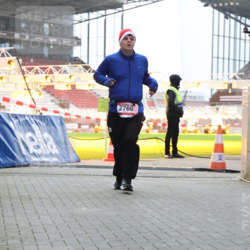 08.12.2024 - St. Pauli X-Mass-Run No. 14 H.Heesch http://msf.ph/oto/7497139 08.12.2024 10:00:50 Ziel 174, 259, 484, 608, 1393, 3013, 3015, 3170, 1393, 1725, 2760 meine-sportfotos.de
