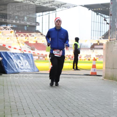 08.12.2024 - St. Pauli X-Mass-Run No. 14 H.Heesch http://msf.ph/oto/7497171 08.12.2024 10:00:50 Ziel 174, 259, 484, 608, 1393, 3013, 3015, 3170, 1393, 1725, 2760 meine-sportfotos.de
