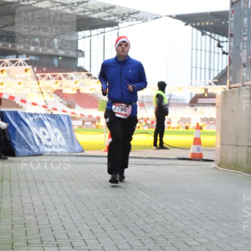 08.12.2024 - St. Pauli X-Mass-Run No. 14 H.Heesch http://msf.ph/oto/7497177 08.12.2024 10:00:51 Ziel 174, 259, 484, 608, 1393, 1725, 3170, 1725, 2760 meine-sportfotos.de