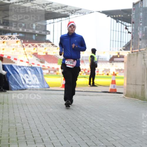 08.12.2024 - St. Pauli X-Mass-Run No. 14 H.Heesch http://msf.ph/oto/7497188 08.12.2024 10:00:51 Ziel 174, 259, 484, 608, 1393, 1725, 3170, 1725, 2760 meine-sportfotos.de