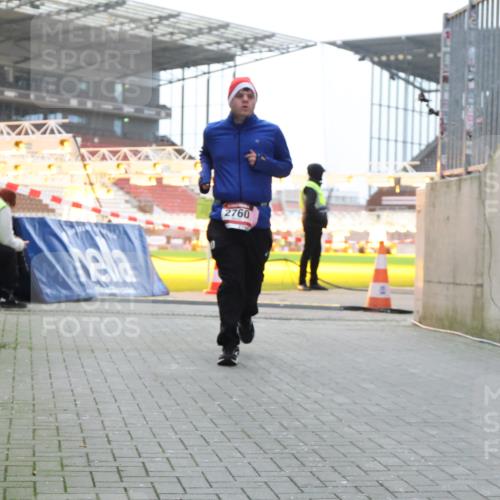 08.12.2024 - St. Pauli X-Mass-Run No. 14 H.Heesch http://msf.ph/oto/7497195 08.12.2024 10:00:51 Ziel 174, 259, 484, 608, 1393, 1725, 3170, 1725, 2760 meine-sportfotos.de