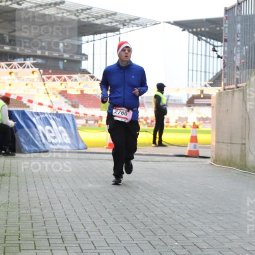 08.12.2024 - St. Pauli X-Mass-Run No. 14 H.Heesch http://msf.ph/oto/7497200 08.12.2024 10:00:51 Ziel 174, 259, 484, 608, 1393, 1725, 3170, 1725, 2760 meine-sportfotos.de