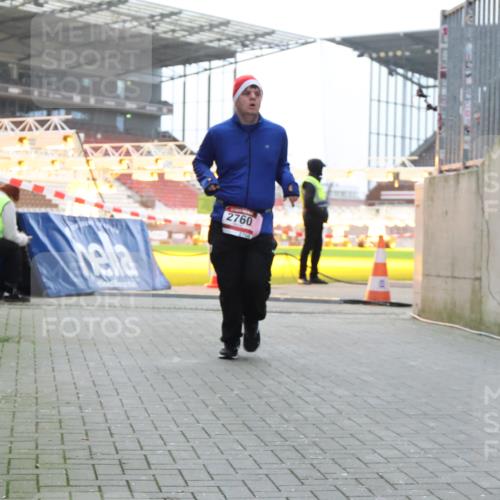 08.12.2024 - St. Pauli X-Mass-Run No. 14 H.Heesch http://msf.ph/oto/7497210 08.12.2024 10:00:51 Ziel 174, 259, 484, 608, 1393, 1725, 3170, 1725, 2760 meine-sportfotos.de