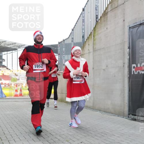08.12.2024 - St. Pauli X-Mass-Run No. 14 H.Heesch http://msf.ph/oto/7497213 08.12.2024 10:08:53 Ziel 292, 301, 485, 997, 1026, 1310, 1423, 1952, 1961, 2753, 23, 136, 292, 301, 436, 449, 451, 731, 1167, 1183, 1310, 1952, 1961 meine-sportfotos.de