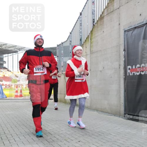 08.12.2024 - St. Pauli X-Mass-Run No. 14 H.Heesch http://msf.ph/oto/7497221 08.12.2024 10:08:53 Ziel 292, 301, 485, 997, 1026, 1310, 1423, 1952, 1961, 2753, 23, 136, 292, 301, 436, 449, 451, 731, 1167, 1183, 1310, 1952, 1961 meine-sportfotos.de