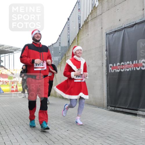 08.12.2024 - St. Pauli X-Mass-Run No. 14 H.Heesch http://msf.ph/oto/7497253 08.12.2024 10:08:53 Ziel 292, 301, 485, 997, 1026, 1310, 1423, 1952, 1961, 2753, 23, 136, 292, 301, 436, 449, 451, 731, 1167, 1183, 1310, 1952, 1961 meine-sportfotos.de