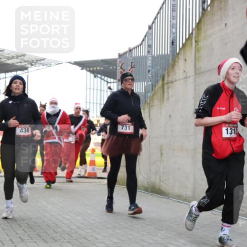 08.12.2024 - St. Pauli X-Mass-Run No. 14 H.Heesch http://msf.ph/oto/7497268 08.12.2024 10:08:54 Ziel 292, 301, 485, 997, 1026, 1310, 1423, 1952, 1961, 2753, 23, 136, 301, 436, 449, 451, 731, 1167, 1183, 1952, 1961 meine-sportfotos.de