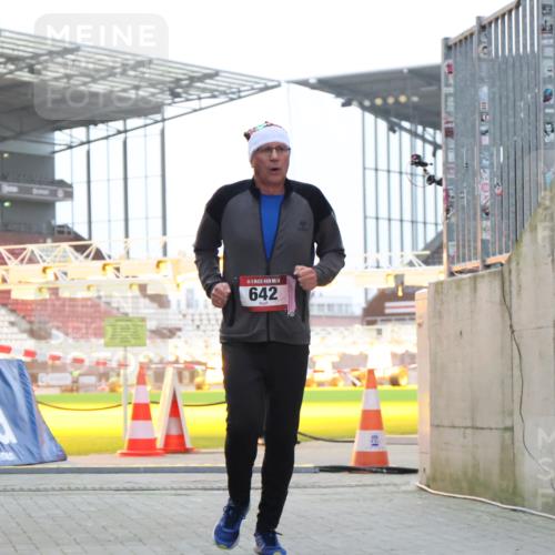08.12.2024 - St. Pauli X-Mass-Run No. 14 H.Heesch http://msf.ph/oto/7497270 08.12.2024 10:01:10 Ziel 642, 1773, 2808, 2809, 3033 meine-sportfotos.de