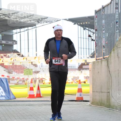 08.12.2024 - St. Pauli X-Mass-Run No. 14 H.Heesch http://msf.ph/oto/7497277 08.12.2024 10:01:10 Ziel 642, 1773, 2808, 2809, 3033 meine-sportfotos.de