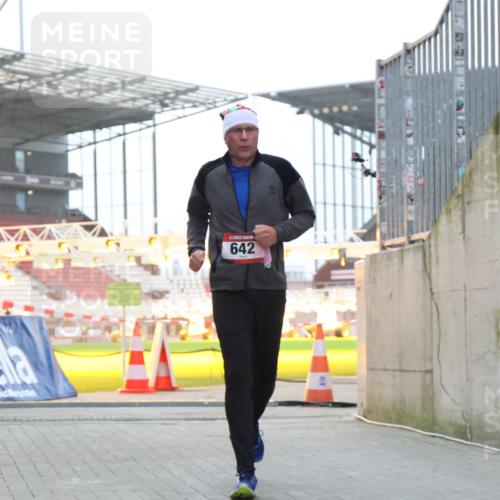 08.12.2024 - St. Pauli X-Mass-Run No. 14 H.Heesch http://msf.ph/oto/7497289 08.12.2024 10:01:10 Ziel 642, 1773, 2808, 2809, 3033 meine-sportfotos.de