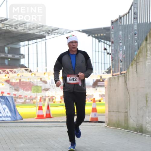 08.12.2024 - St. Pauli X-Mass-Run No. 14 H.Heesch http://msf.ph/oto/7497293 08.12.2024 10:01:10 Ziel 642, 1773, 2808, 2809, 3033 meine-sportfotos.de