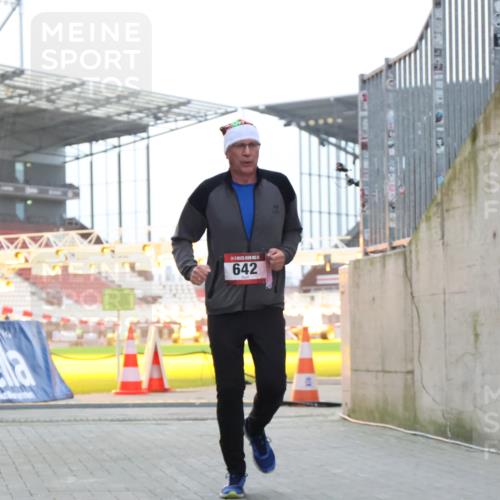 08.12.2024 - St. Pauli X-Mass-Run No. 14 H.Heesch http://msf.ph/oto/7497299 08.12.2024 10:01:10 Ziel 642, 1773, 2808, 2809, 3033 meine-sportfotos.de