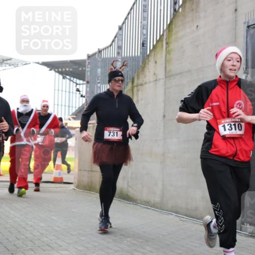 08.12.2024 - St. Pauli X-Mass-Run No. 14 H.Heesch http://msf.ph/oto/7497304 08.12.2024 10:08:55 Ziel 292, 301, 436, 485, 997, 1026, 1310, 1423, 1952, 1961, 2753, 23, 136, 436, 449, 451, 731, 1167, 1183, 1952, 1961 meine-sportfotos.de