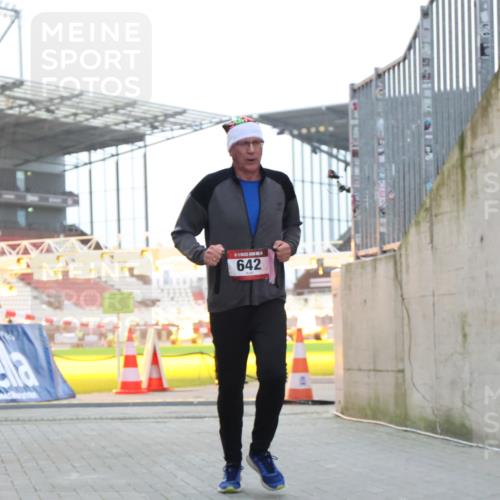 08.12.2024 - St. Pauli X-Mass-Run No. 14 H.Heesch http://msf.ph/oto/7497307 08.12.2024 10:01:10 Ziel 642, 1773, 2808, 2809, 3033 meine-sportfotos.de