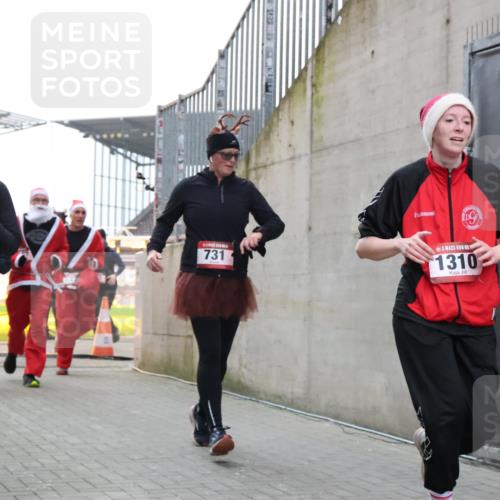 08.12.2024 - St. Pauli X-Mass-Run No. 14 H.Heesch http://msf.ph/oto/7497311 08.12.2024 10:08:55 Ziel 292, 301, 436, 485, 997, 1026, 1310, 1423, 1952, 1961, 2753, 23, 136, 436, 449, 451, 731, 1167, 1183, 1952, 1961 meine-sportfotos.de