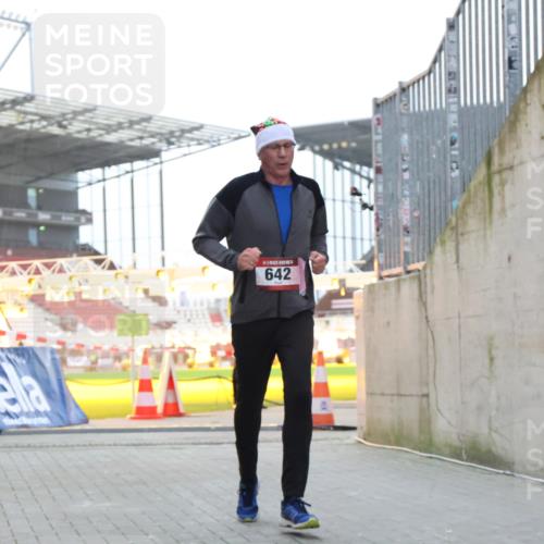 08.12.2024 - St. Pauli X-Mass-Run No. 14 H.Heesch http://msf.ph/oto/7497312 08.12.2024 10:01:10 Ziel 642, 1773, 2808, 2809, 3033 meine-sportfotos.de