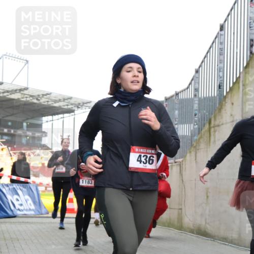 08.12.2024 - St. Pauli X-Mass-Run No. 14 H.Heesch http://msf.ph/oto/7497326 08.12.2024 10:08:56 Ziel 292, 301, 436, 485, 997, 1026, 1310, 1952, 1961, 2753, 23, 54, 136, 436, 449, 451, 731, 1167, 1183 meine-sportfotos.de