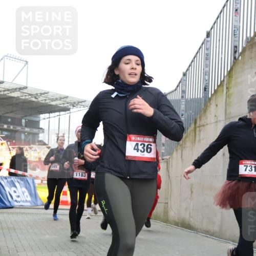 08.12.2024 - St. Pauli X-Mass-Run No. 14 H.Heesch http://msf.ph/oto/7497331 08.12.2024 10:08:56 Ziel 292, 301, 436, 485, 997, 1026, 1310, 1952, 1961, 2753, 23, 54, 136, 436, 449, 451, 731, 1167, 1183 meine-sportfotos.de