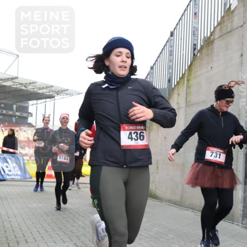 08.12.2024 - St. Pauli X-Mass-Run No. 14 H.Heesch http://msf.ph/oto/7497347 08.12.2024 10:08:56 Ziel 292, 301, 436, 485, 997, 1026, 1310, 1952, 1961, 2753, 23, 54, 136, 436, 449, 451, 731, 1167, 1183 meine-sportfotos.de