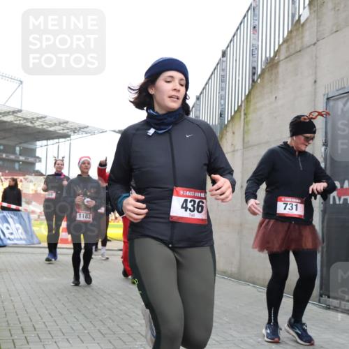 08.12.2024 - St. Pauli X-Mass-Run No. 14 H.Heesch http://msf.ph/oto/7497354 08.12.2024 10:08:56 Ziel 292, 301, 436, 485, 997, 1026, 1310, 1952, 1961, 2753, 23, 54, 136, 436, 449, 451, 731, 1167, 1183 meine-sportfotos.de