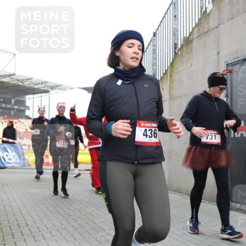 08.12.2024 - St. Pauli X-Mass-Run No. 14 H.Heesch http://msf.ph/oto/7497362 08.12.2024 10:08:56 Ziel 292, 301, 436, 485, 997, 1026, 1310, 1952, 1961, 2753, 23, 54, 136, 436, 449, 451, 731, 1167, 1183 meine-sportfotos.de