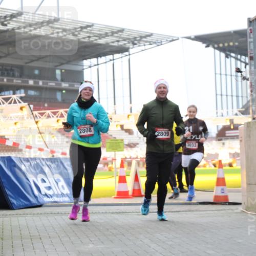 08.12.2024 - St. Pauli X-Mass-Run No. 14 H.Heesch http://msf.ph/oto/7497365 08.12.2024 10:01:14 Ziel 642, 1750, 1773, 2808, 2809, 3033 meine-sportfotos.de