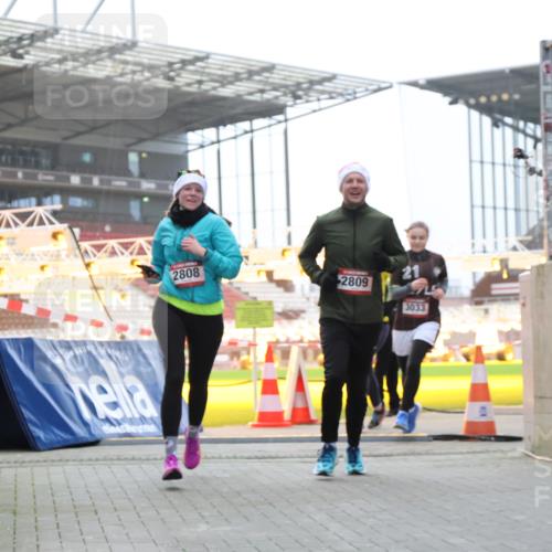 08.12.2024 - St. Pauli X-Mass-Run No. 14 H.Heesch http://msf.ph/oto/7497372 08.12.2024 10:01:15 Ziel 642, 410, 1750, 1773, 2447, 2808, 2809, 3033 meine-sportfotos.de