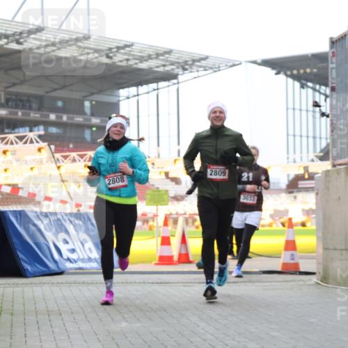 08.12.2024 - St. Pauli X-Mass-Run No. 14 H.Heesch http://msf.ph/oto/7497381 08.12.2024 10:01:15 Ziel 642, 410, 1750, 1773, 2447, 2808, 2809, 3033 meine-sportfotos.de