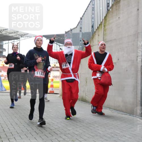 08.12.2024 - St. Pauli X-Mass-Run No. 14 H.Heesch http://msf.ph/oto/7497383 08.12.2024 10:08:57 Ziel 23, 292, 301, 436, 997, 1026, 1167, 1183, 1310, 1952, 1961, 2753, 23, 54, 136, 436, 449, 451, 731, 1167, 1183 meine-sportfotos.de