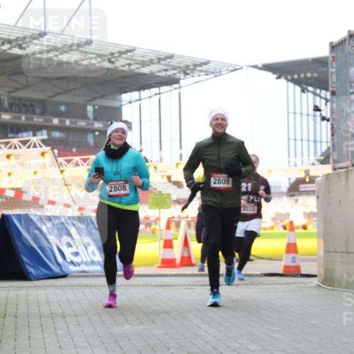 08.12.2024 - St. Pauli X-Mass-Run No. 14 H.Heesch http://msf.ph/oto/7497389 08.12.2024 10:01:15 Ziel 642, 410, 1750, 1773, 2447, 2808, 2809, 3033 meine-sportfotos.de