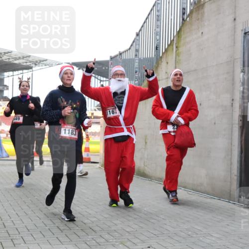 08.12.2024 - St. Pauli X-Mass-Run No. 14 H.Heesch http://msf.ph/oto/7497390 08.12.2024 10:08:57 Ziel 23, 292, 301, 436, 997, 1026, 1167, 1183, 1310, 1952, 1961, 2753, 23, 54, 136, 436, 449, 451, 731, 1167, 1183 meine-sportfotos.de