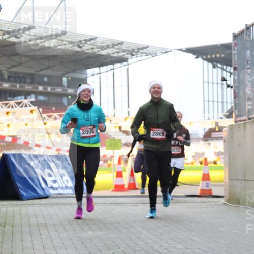 08.12.2024 - St. Pauli X-Mass-Run No. 14 H.Heesch http://msf.ph/oto/7497396 08.12.2024 10:01:15 Ziel 642, 410, 1750, 1773, 2447, 2808, 2809, 3033 meine-sportfotos.de