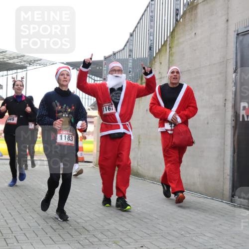 08.12.2024 - St. Pauli X-Mass-Run No. 14 H.Heesch http://msf.ph/oto/7497398 08.12.2024 10:08:57 Ziel 23, 292, 301, 436, 997, 1026, 1167, 1183, 1310, 1952, 1961, 2753, 23, 54, 136, 436, 449, 451, 731, 1167, 1183 meine-sportfotos.de