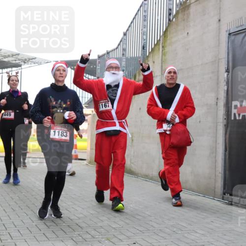 08.12.2024 - St. Pauli X-Mass-Run No. 14 H.Heesch http://msf.ph/oto/7497406 08.12.2024 10:08:57 Ziel 23, 292, 301, 436, 997, 1026, 1167, 1183, 1310, 1952, 1961, 2753, 23, 54, 136, 436, 449, 451, 731, 1167, 1183 meine-sportfotos.de