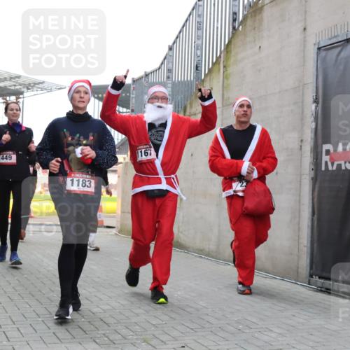 08.12.2024 - St. Pauli X-Mass-Run No. 14 H.Heesch http://msf.ph/oto/7497414 08.12.2024 10:08:57 Ziel 23, 292, 301, 436, 997, 1026, 1167, 1183, 1310, 1952, 1961, 2753, 23, 54, 136, 436, 449, 451, 731, 1167, 1183 meine-sportfotos.de