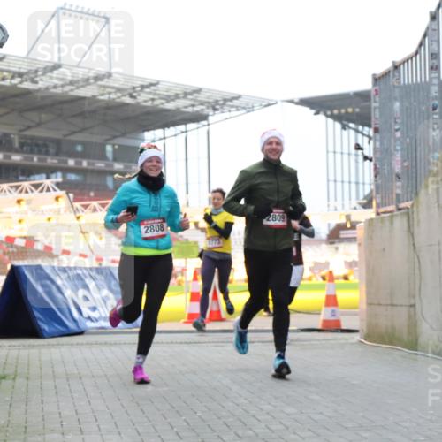 08.12.2024 - St. Pauli X-Mass-Run No. 14 H.Heesch http://msf.ph/oto/7497419 08.12.2024 10:01:15 Ziel 642, 410, 1750, 1773, 2447, 2808, 2809, 3033 meine-sportfotos.de