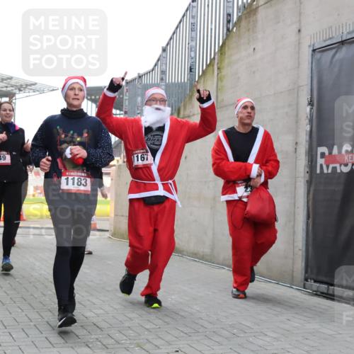 08.12.2024 - St. Pauli X-Mass-Run No. 14 H.Heesch http://msf.ph/oto/7497423 08.12.2024 10:08:57 Ziel 23, 292, 301, 436, 997, 1026, 1167, 1183, 1310, 1952, 1961, 2753, 23, 54, 136, 436, 449, 451, 731, 1167, 1183 meine-sportfotos.de