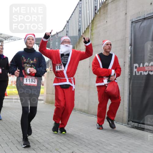 08.12.2024 - St. Pauli X-Mass-Run No. 14 H.Heesch http://msf.ph/oto/7497432 08.12.2024 10:08:57 Ziel 23, 292, 301, 436, 997, 1026, 1167, 1183, 1310, 1952, 1961, 2753, 23, 54, 136, 436, 449, 451, 731, 1167, 1183 meine-sportfotos.de