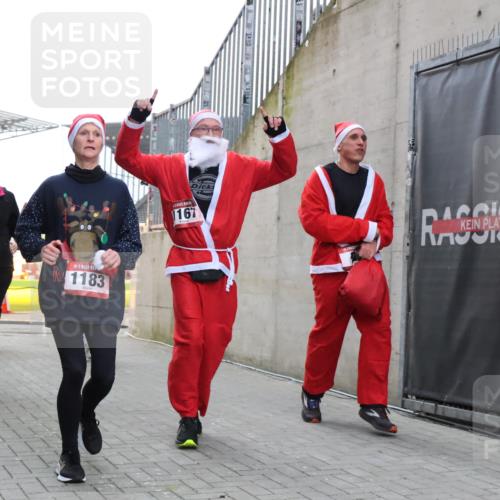 08.12.2024 - St. Pauli X-Mass-Run No. 14 H.Heesch http://msf.ph/oto/7497435 08.12.2024 10:08:57 Ziel 23, 292, 301, 436, 997, 1026, 1167, 1183, 1310, 1952, 1961, 2753, 23, 54, 136, 436, 449, 451, 731, 1167, 1183 meine-sportfotos.de