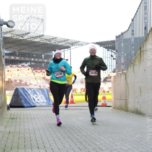 08.12.2024 - St. Pauli X-Mass-Run No. 14 H.Heesch http://msf.ph/oto/7497447 08.12.2024 10:01:15 Ziel 642, 410, 1750, 1773, 2447, 2808, 2809, 3033 meine-sportfotos.de
