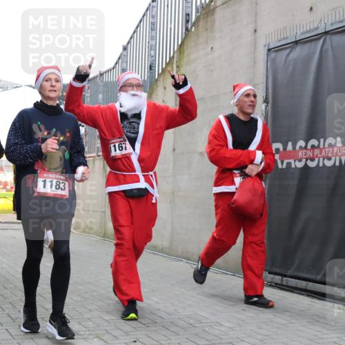 08.12.2024 - St. Pauli X-Mass-Run No. 14 H.Heesch http://msf.ph/oto/7497448 08.12.2024 10:08:57 Ziel 23, 292, 301, 436, 997, 1026, 1167, 1183, 1310, 1952, 1961, 2753, 23, 54, 136, 436, 449, 451, 731, 1167, 1183 meine-sportfotos.de