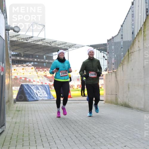 08.12.2024 - St. Pauli X-Mass-Run No. 14 H.Heesch http://msf.ph/oto/7497461 08.12.2024 10:01:16 Ziel 642, 2808, 2809, 410, 1750, 1773, 2447, 2808, 2809, 3033 meine-sportfotos.de