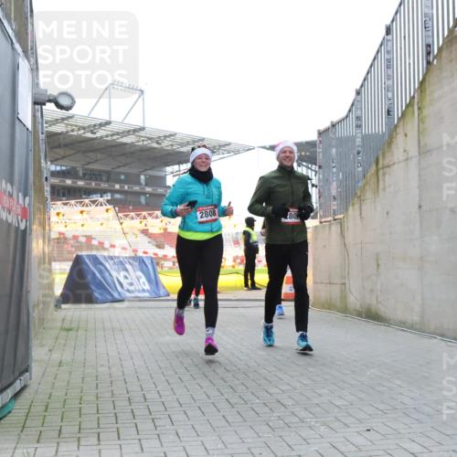 08.12.2024 - St. Pauli X-Mass-Run No. 14 H.Heesch http://msf.ph/oto/7497477 08.12.2024 10:01:16 Ziel 642, 2808, 2809, 410, 1750, 1773, 2447, 2808, 2809, 3033 meine-sportfotos.de