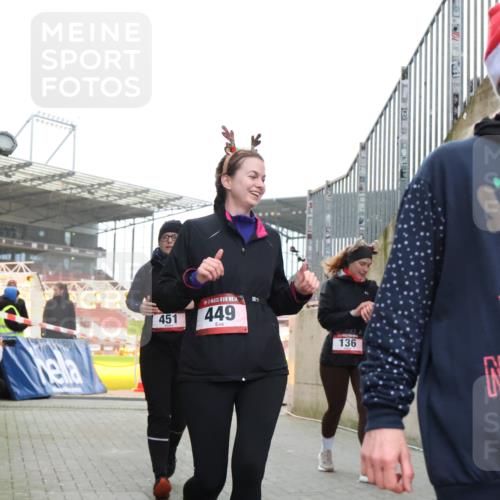08.12.2024 - St. Pauli X-Mass-Run No. 14 H.Heesch http://msf.ph/oto/7497487 08.12.2024 10:08:59 Ziel 23, 292, 301, 436, 449, 731, 997, 1026, 1167, 1183, 1310, 1952, 1961, 2753, 23, 54, 136, 449, 451, 731, 1167, 1183 meine-sportfotos.de