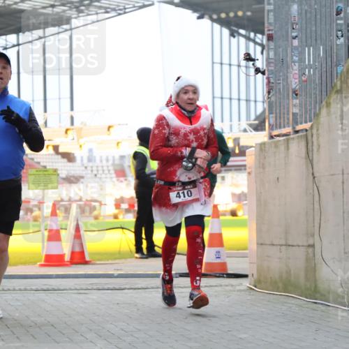 08.12.2024 - St. Pauli X-Mass-Run No. 14 H.Heesch http://msf.ph/oto/7497580 08.12.2024 10:01:20 Ziel 642, 1773, 2808, 2809, 3033, 410, 1750, 1773, 2447, 3033 meine-sportfotos.de