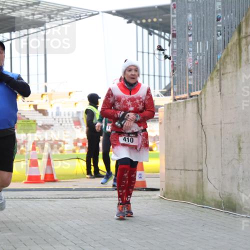 08.12.2024 - St. Pauli X-Mass-Run No. 14 H.Heesch http://msf.ph/oto/7497613 08.12.2024 10:01:21 Ziel 642, 1773, 2808, 2809, 3033, 410, 1750, 2447 meine-sportfotos.de