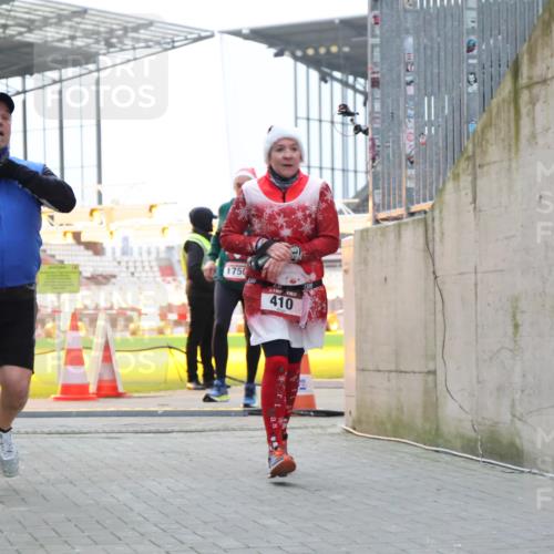 08.12.2024 - St. Pauli X-Mass-Run No. 14 H.Heesch http://msf.ph/oto/7497618 08.12.2024 10:01:21 Ziel 642, 1773, 2808, 2809, 3033, 410, 1750, 2447 meine-sportfotos.de
