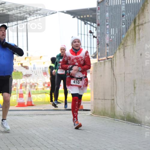 08.12.2024 - St. Pauli X-Mass-Run No. 14 H.Heesch http://msf.ph/oto/7497623 08.12.2024 10:01:21 Ziel 642, 1773, 2808, 2809, 3033, 410, 1750, 2447 meine-sportfotos.de
