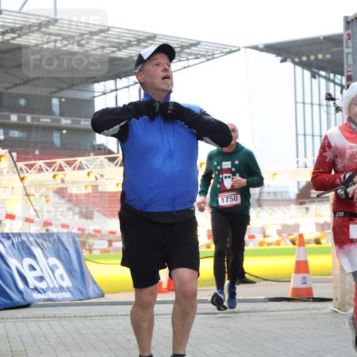 08.12.2024 - St. Pauli X-Mass-Run No. 14 H.Heesch http://msf.ph/oto/7497638 08.12.2024 10:01:21 Ziel 642, 1773, 2808, 2809, 3033, 410, 1750, 2447 meine-sportfotos.de